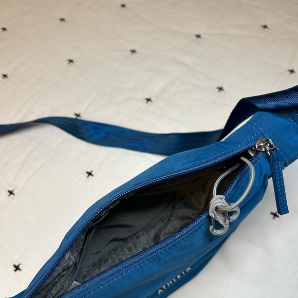 Athleta Teal Crossbody Bag - Picture 2 of 2